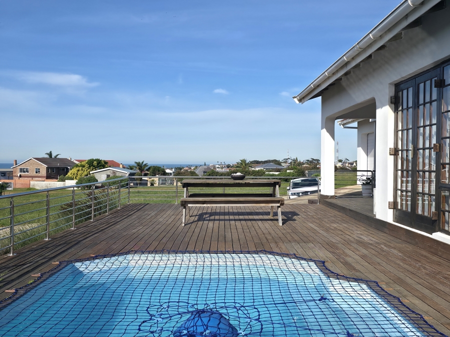 3 Bedroom Property for Sale in Wavecrest Eastern Cape